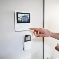 Jak działa domofon w bloku? Poznaj sekrety systemu kontroli