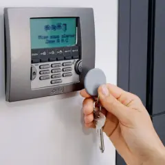 Ile za montaż alarmu w domu? Poznaj ukryte koszty instalacji