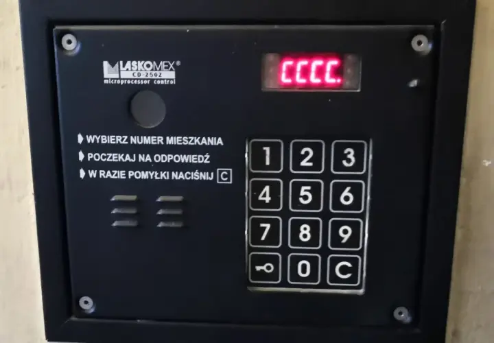 Jak zmienić kod domofonu: 7 prostych kroków dla każdego