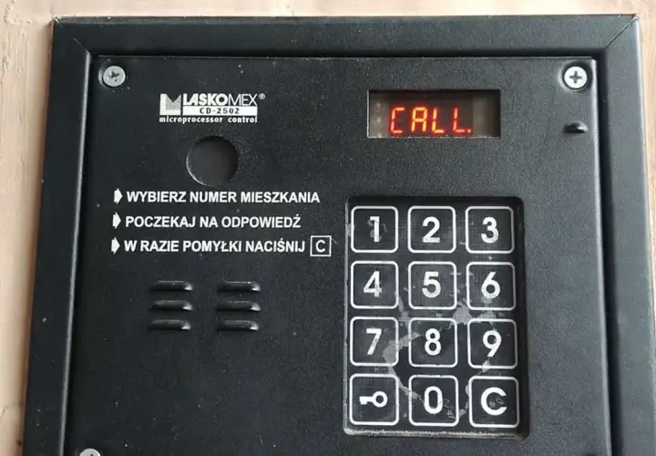 Jak zablokować domofon: 5 skutecznych metod i ostrzeżenia