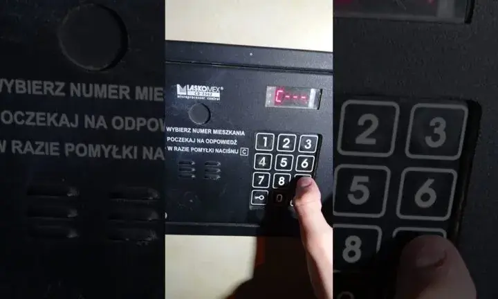 Kod listonosza do domofonu - prawda i mity o dostępie kurierów